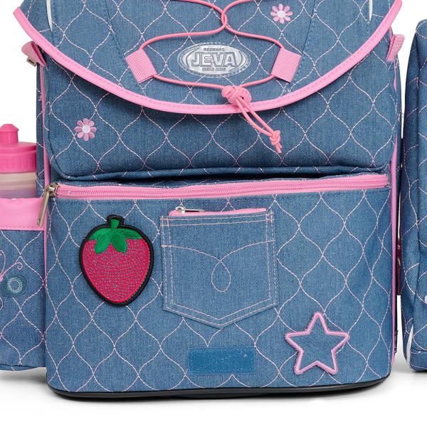 Strawberry badge på Denim Girl skoletaske